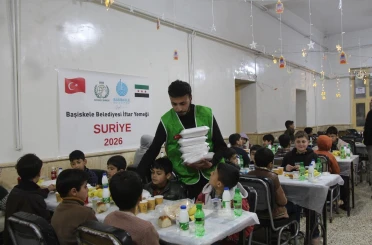 Başiskele Belediyesinden Suriye’de iftar sofrası 