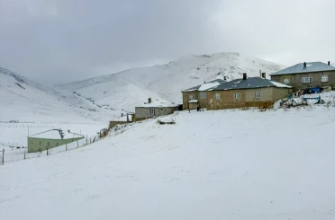 Başkale’de kar yağışı etkili oldu 