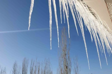 Başkale’de kar yağışı ve dondurucu soğuklar 