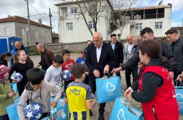 Başkan Akın’dan kırsaldaki çocuklara 23 Nisan hediyesi 