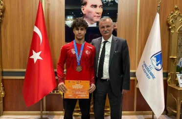 Başkan Balaban’dan başarılı güreşçiye övgü