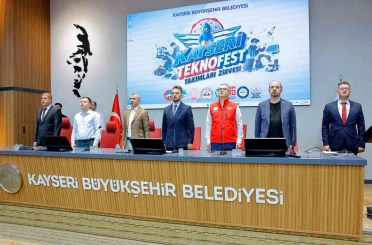 Başkan Büyükkılıç, TEKNOFEST gençliğiyle buluştu: "Kayseri’yi bilim ve teknolojinin merkezi yapacağız" 