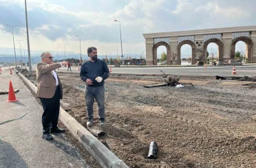 Başkan Büyükkılıç’tan Talas Bulvarı üzerindeki kavşak düzenleme ve deplase çalışmalarında pazar mesaisi 