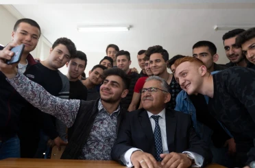 Başkan Büyükkılıç’tan üniversite adaylarına güven veren davet: "Aradığınız her şey Kayseri’de" 