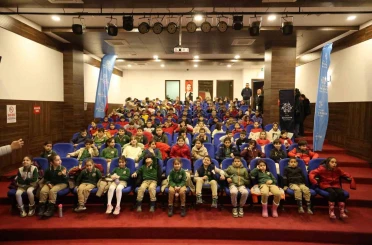 Başkan Çerçioğlu Koçarlı’da minikleri tiyatro ile buluşturdu 