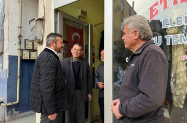 Başkan Çetinkaya, vatandaşların taleplerini dinliyor 