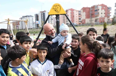 Başkan Çolakbayrakdar: "Daha yeşil bir çevre, huzurlu bir yaşam inşa ediyoruz" 