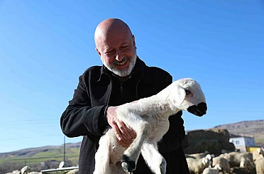 Başkan Çolakbayrakdar: "Kırsal mahallelerimizin köy kimliğini geleceğe taşıyoruz" 
