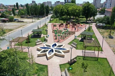 Başkan Çolakbayrakdar: "Kişi başına 17,60 metrekare yeşil alan, 530 park ve 965 bin ağaçla geleceğe nefes, şehre oksijen" 