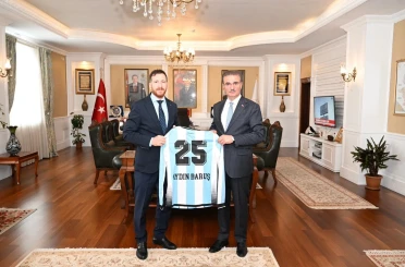 Başkan Dal’dan Vali Baruş’a 25 numaralı forma 