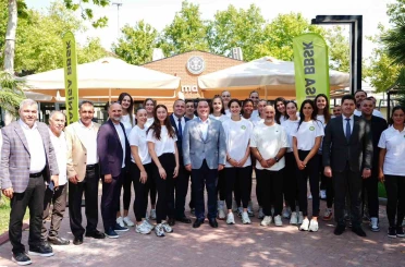 Başkan Dutlulu, voleybol ve hentbol takımlarıyla buluştu 