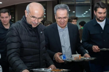 Başkan Er ile Rektör Akpolat sahur programında öğrencilerle bir araya geldi 