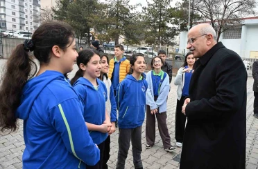 Başkan Er, İnönü Ortaokulu’na konuk oldu 