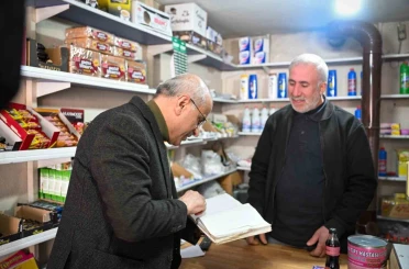 Başkan Er, vatandaşların mahalle bakkallarına ve fırınlarına olan borçlarını kapattı 