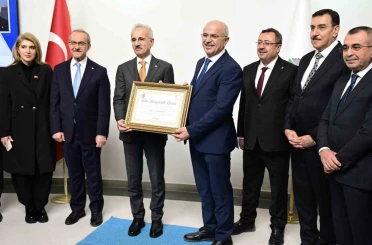 Başkan Er’den Bakan Uraloğlu’na "Fahri Hemşehrilik Beratı" 