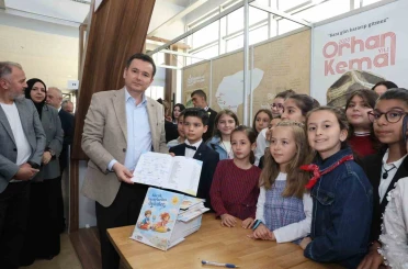 Başkan Erkan Aydın Bursa 23. Kitap Fuarı’nda çocuk yazarlarla buluştu 