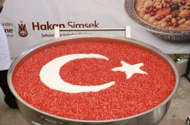 Başkan Hakan Şimşek hemşerileriyle aşure bereketini paylaştı 