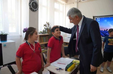 Başkan Hallaç’tan özel öğrencilere anlamlı ziyaret 