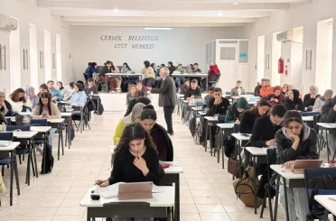 Başkan Karamehmetoğlu, belediye Etüt Merkezinde öğrencilerle bir araya geldi 