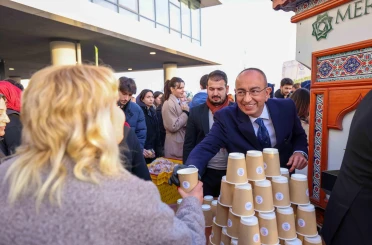 Başkan Kavuş'tan gençlere çorba ikramı