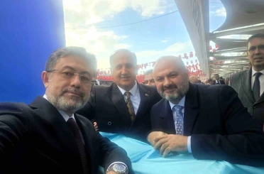 Başkan Kaya, Bakan Yumaklı ile deve güreşlerini görüştü 