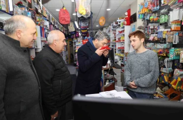 Başkan Küçükoğlu Aziziye’de bayrak dağıttı 