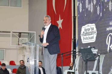 Başkan Öntürk’ten, CHP lideri Özel’e kaldırım taşı ve çöp konteyneri göndermesi 