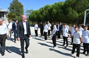 Başkan özel daveti kırmadı, Bayramdere İlkokulu’nu ziyaret etti 
