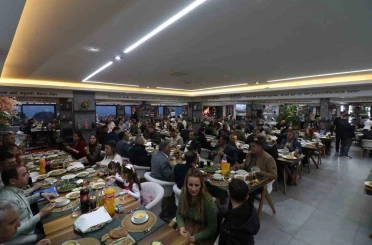 Başkan Özel, muhtarlarla iftarda bir araya geldi 