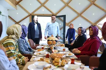 Başkan Özlü, Başiskele’nin üretken kadınları ile bir araya geldi
