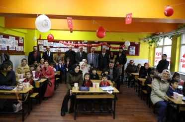 Başkan Palancıoğlu, yarıyıl tatiline çıkan öğrencilere karnelerini verdi 