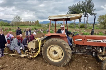Başkan Pütün tütün sezonun başlamasıyla birlikte üreticiyle tarlada buluştu 
