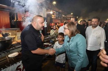 Başkan Şahin, Festival Park’ta vatandaşlarla buluştu 