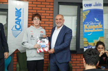 Başkan Sandıkçı: "Eğitim yolculuğunda gençlerimizin yanındayız" 