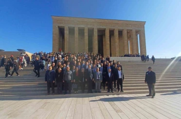 Başkan Saruhan yönetimiyle birlikte Başöğretmenin huzuruna çıktı 