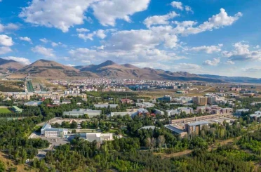 Başkan Sekmen gençlere seslendi: "Bilim ve irfanın beşiği Erzurum eğitimde de bir fırsatlar şehridir" 