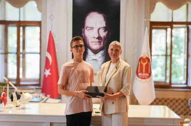 Başkan Subaşı, YKS Türkiye Birincisi Abdullah Uslu’yu belediyede ağırladı 