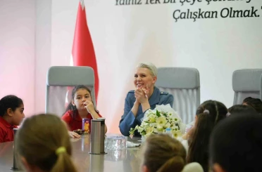 Başkan Subaşı’nı ziyaret eden minikler, belediyenin yürüttüğü çalışmalar hakkında bilgi aldı 