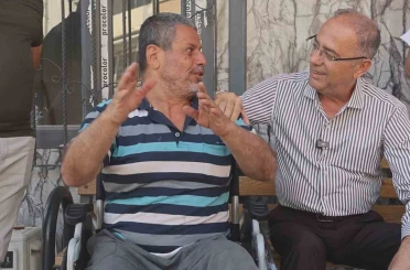 Başkan Yapar, engelli vatandaşa verdiği sözü tutarak tekerlekli sandalyeyi teslim etti 