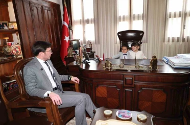 Başkan Yazıcıoğlu, makamını miniklere devretti 