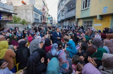 Başkan Yılmaz’ın mahalle ziyareti mitinge dönüştü 