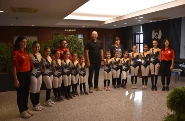 Başkan Zencirci, minik jimnastikcileri ağırladı 