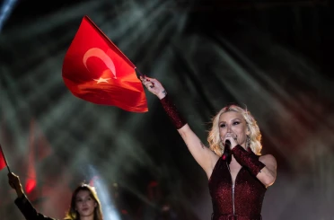 Başkent’te 19 Mayıs coşkusu: İrem Derici binlerce vatandaşla buluştu 