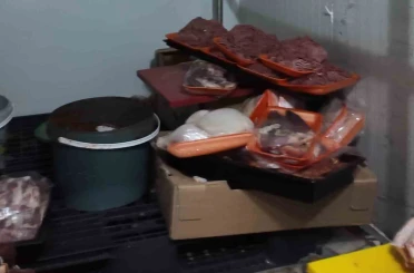 Baskın yapılan kasaptan mide bulandıran küflü ve bozuk etler çıktı 