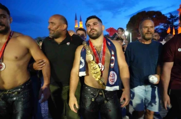 Başpehlivan Erkan Taş, Edirne’de hamam geleneğini sürdürdü 