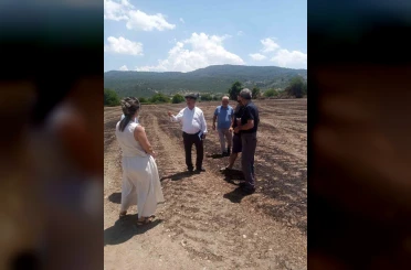 Baştuğ Yelişyurt’ta 14 ton saman balyası yanan üreticiyi ziyaret etti 