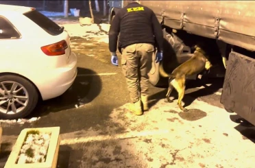 Batman polisinden nefes kesen operasyon: Tırda 51 kilo uyuşturucu ele geçirildi 