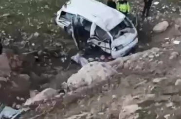 Batman’da araç uçuruma yuvarlandı: 3 ağır yaralı 