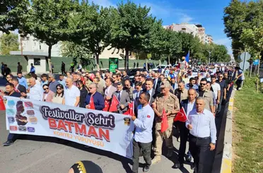 Batman’da festival coşkusu kortej yürüyüşüyle başladı