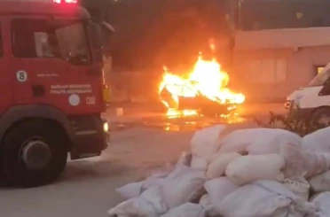 Batman’da park halindeki otomobil alev aldı 